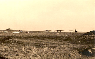 Miniatur Flugzeuge auf dem Platz